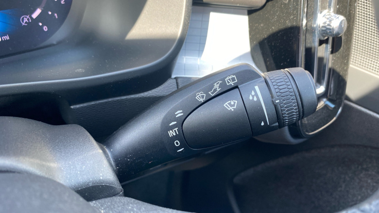 Volvo XC40 2.0 B3P Plus Dark 5dr Auto Petrol Estate